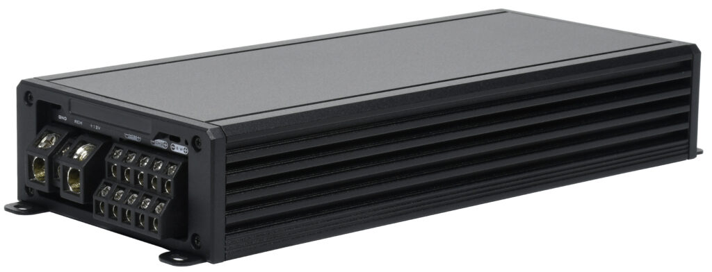 MD1600.5 5-channel Class D amplifier with inputs and controls.